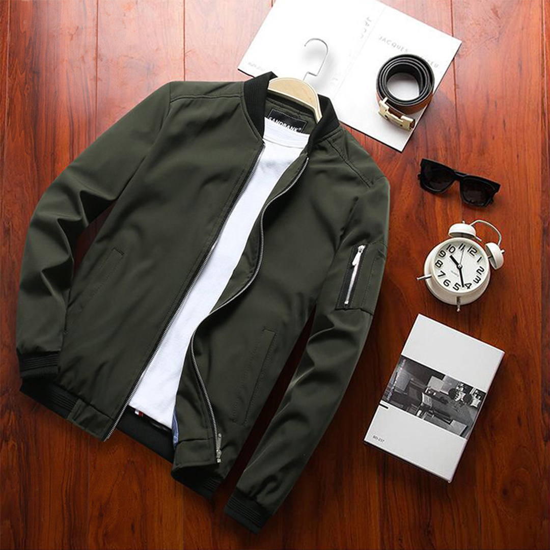 Stylish men's casual jacket, perfect for modern fashion; comfortable everyday outerwear for all seasons.