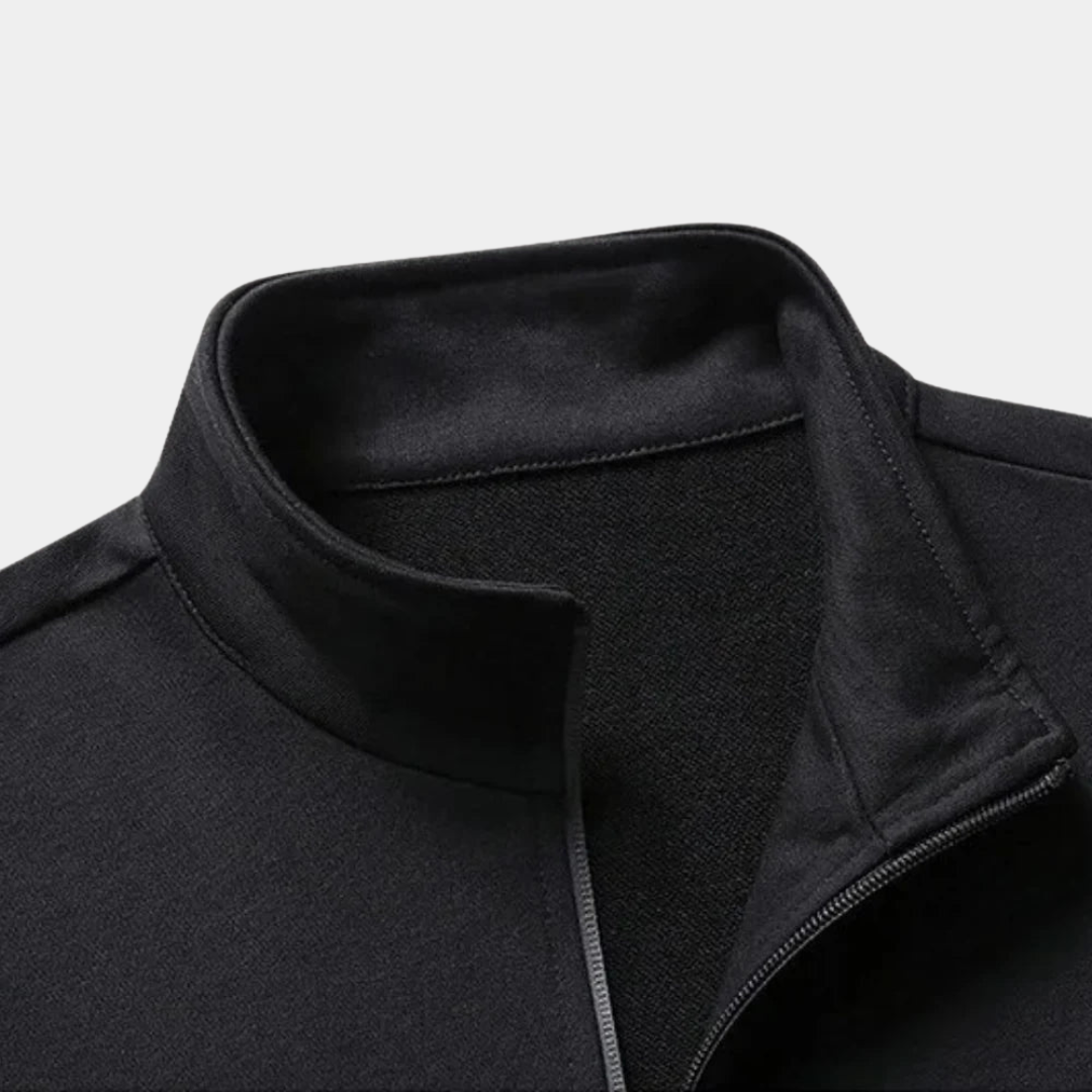 Complete men's casual set: a comfortable hoodie and pants tracksuit for everyday style and ease.