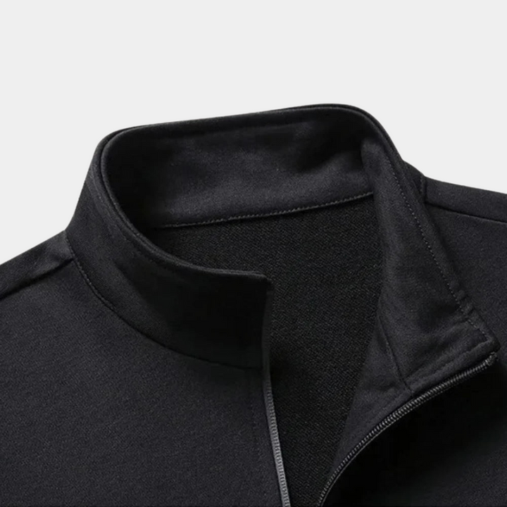 Complete men's casual set: a comfortable hoodie and pants tracksuit for everyday style and ease.