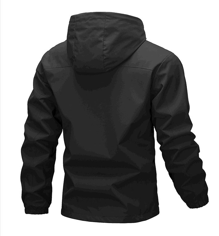 Comfortable men's outdoor softshell jacket with hood, ideal for everyday wear and light activities.
