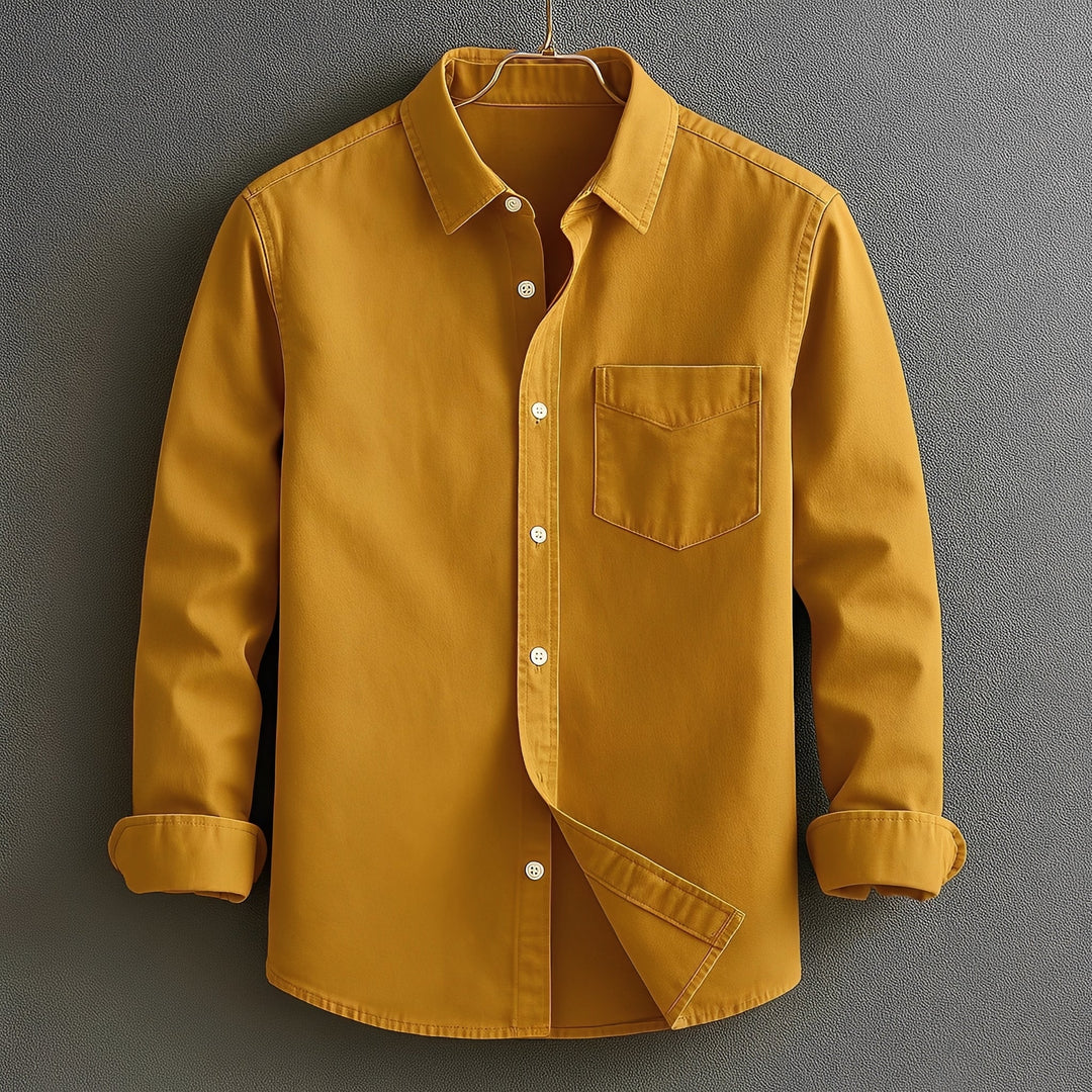 Classic men's long-sleeve casual shirt in modern style, ideal for versatile everyday fashion and comfort.