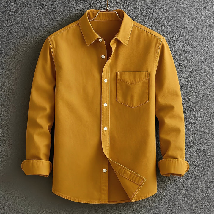 Classic men's long-sleeve casual shirt in modern style, ideal for versatile everyday fashion and comfort.