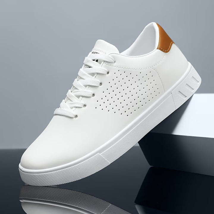 Black men's low-top trainers, offering versatile style and comfort for everyday wear.