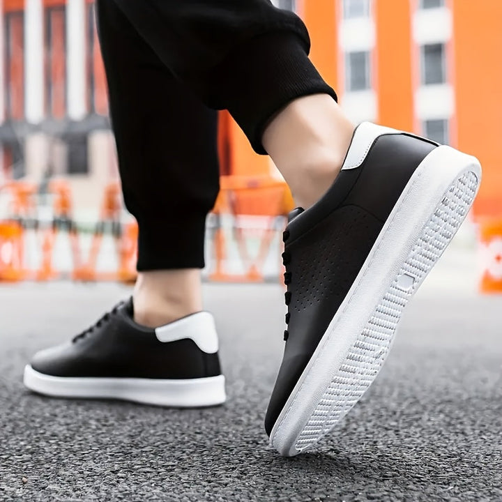 Versatile black men's trainers. Low-top casual sneakers for everyday comfort & modern style.