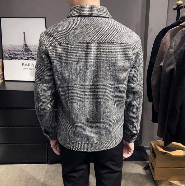 Comfortable men's plaid shirt jacket. Versatile casual outerwear for layering and everyday fashion appeal.
