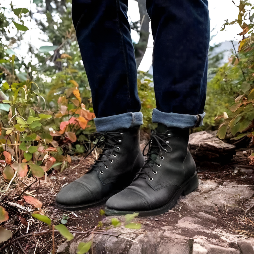 Stylish men's vintage lace-up boots ideal for casual wear. Classic design for everyday fall & winter fashion.