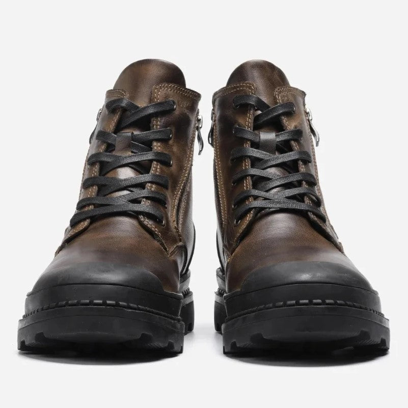 Men's warm vintage combat boots, durable leather construction, lace-up and easy zip access.