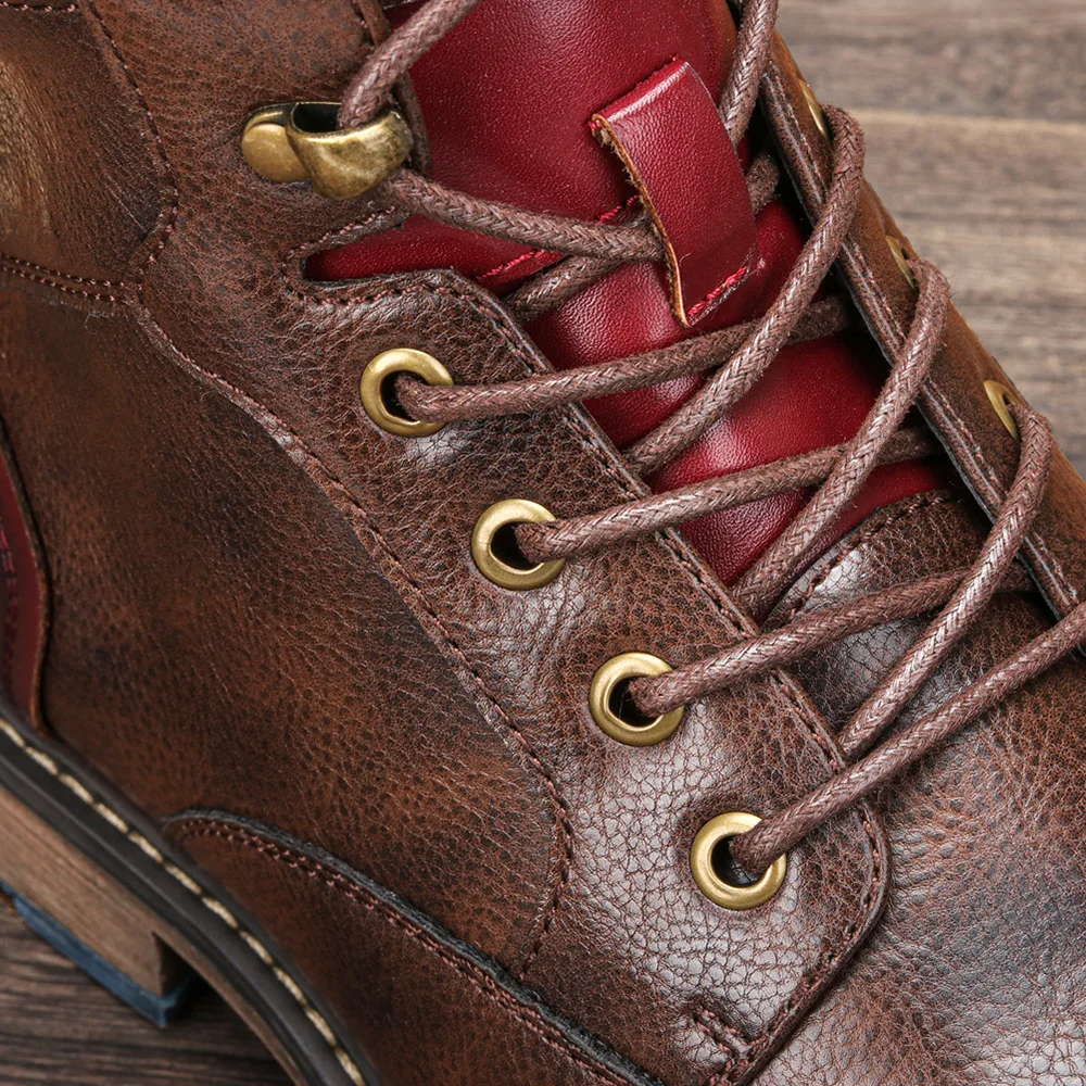 Man wearing men's casual lace-up leather boots with jeans
