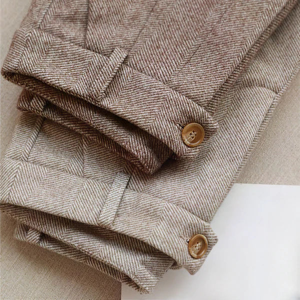 Classic men's high-waist pleated trousers with a vintage look, ideal for smart office wear or sophisticated casual outfits.