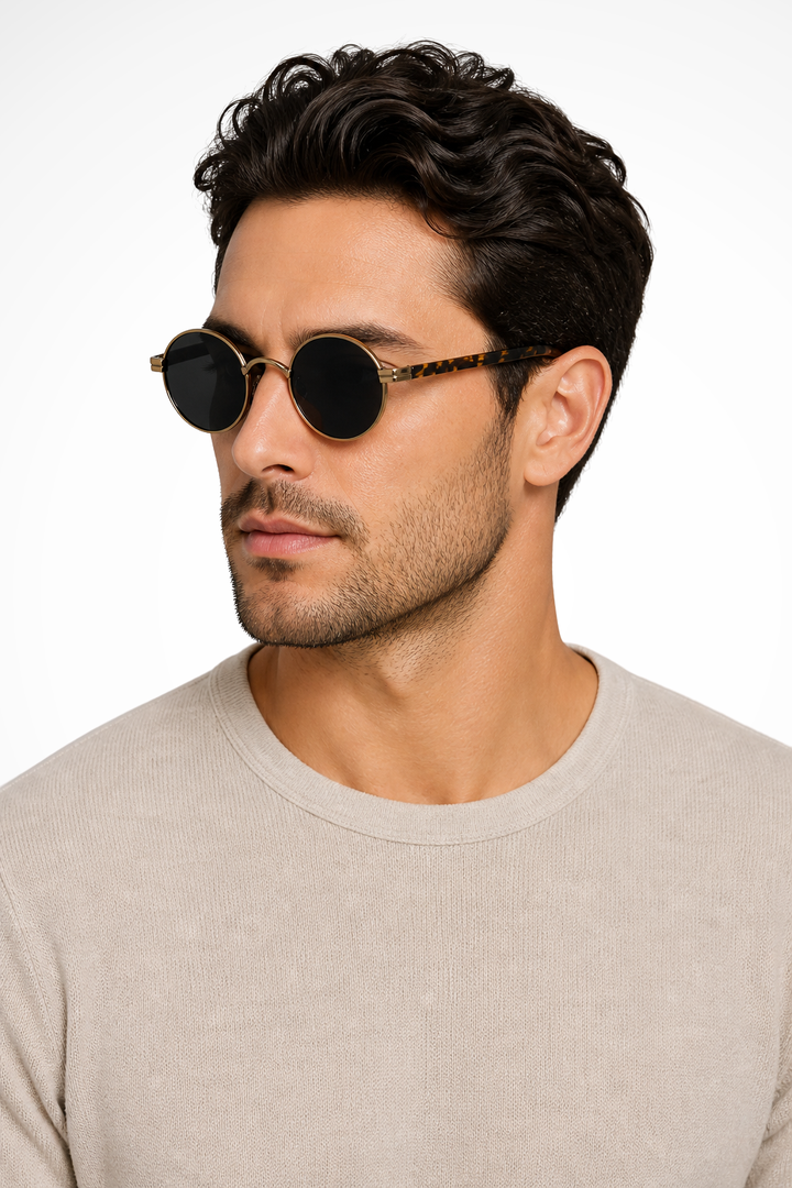 Classic black men's round retro sunglasses with UV400 protection, perfect vintage eyewear for sunny days.
