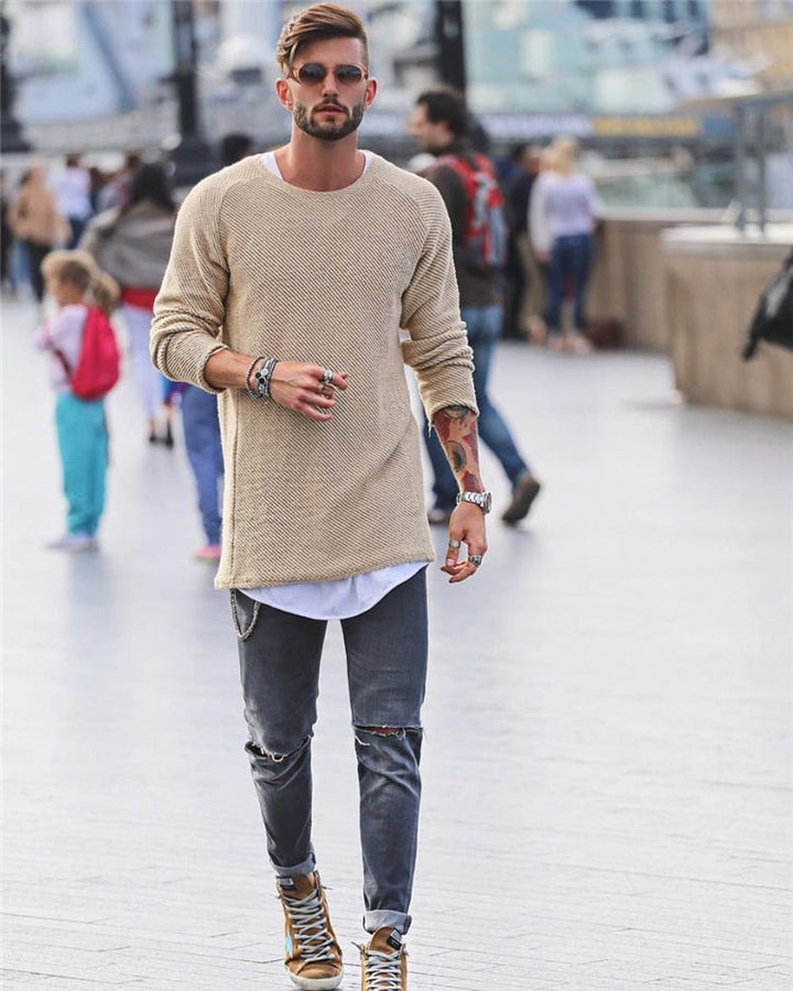 Effortless men's warm knit long sleeve sweater, a stylish pullover for winter and autumn casual outfits.