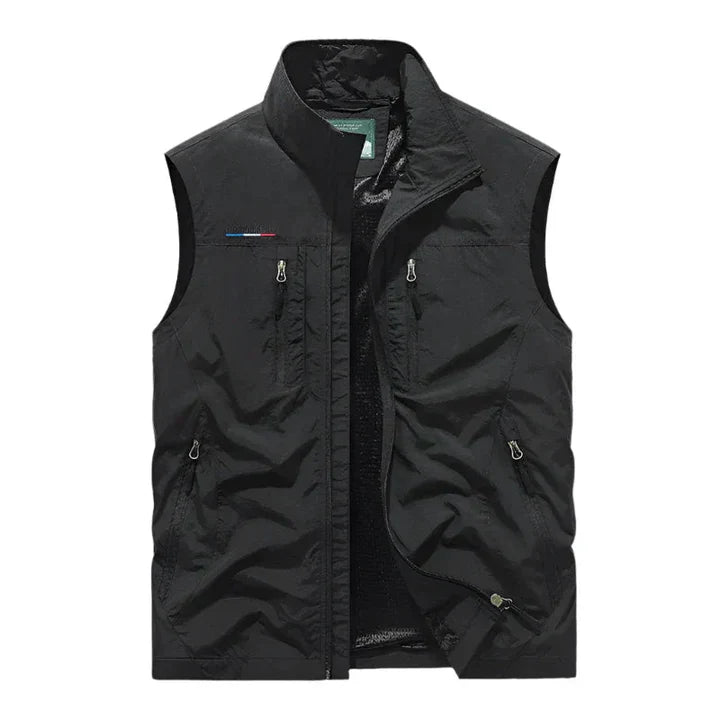 Lightweight and warm insulated vest for men, ideal for hiking and active lifestyles.
