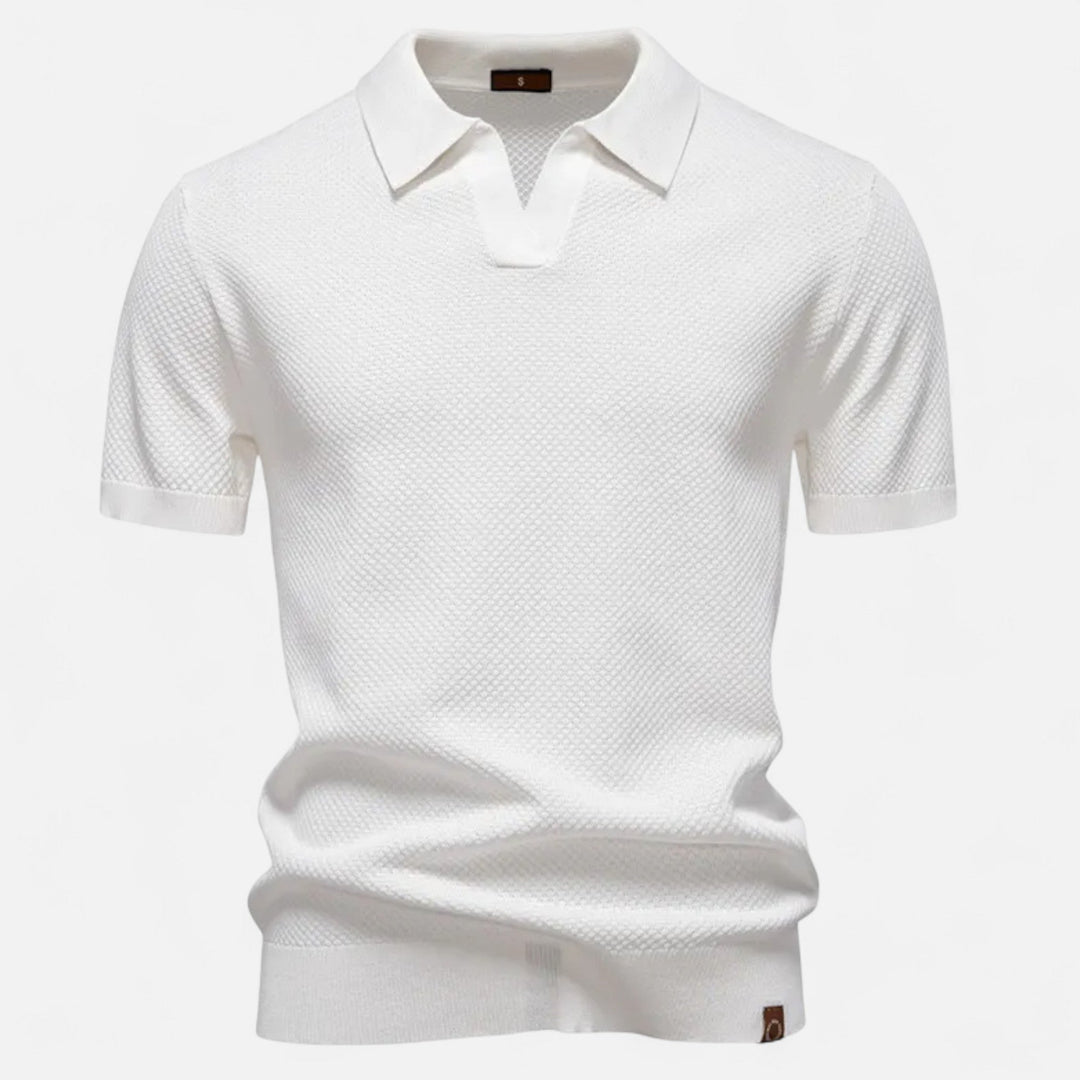 Experience timeless comfort with this men's wool polo, ideal for casual outings.