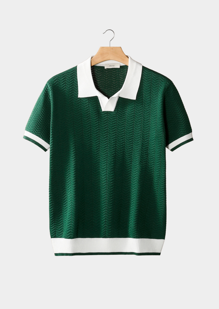 Casual men's zigzag knit polo with short sleeves & a striking contrast collar, great for summer fashion.