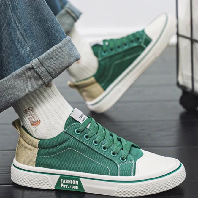 Stylish men's casual Zorion Classic sneakers, comfortable and versatile everyday footwear for men.