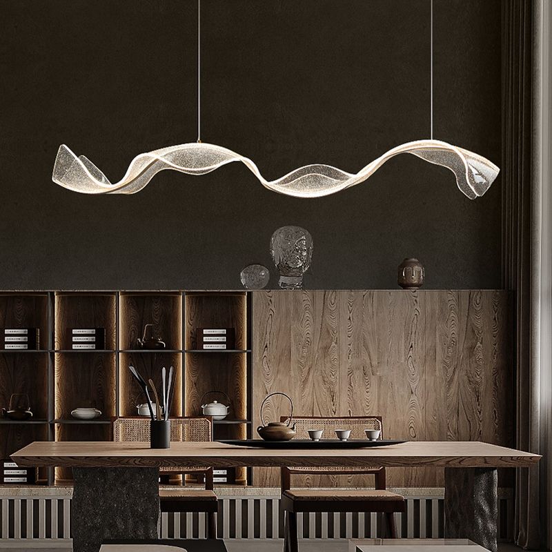 Sleek Modelo Wave LED ceiling lamp, dimmable, perfect for modern and contemporary homes.