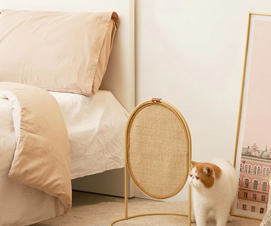 Durable sisal cat scratching post with play toy. Promotes healthy claw care & feline entertainment.