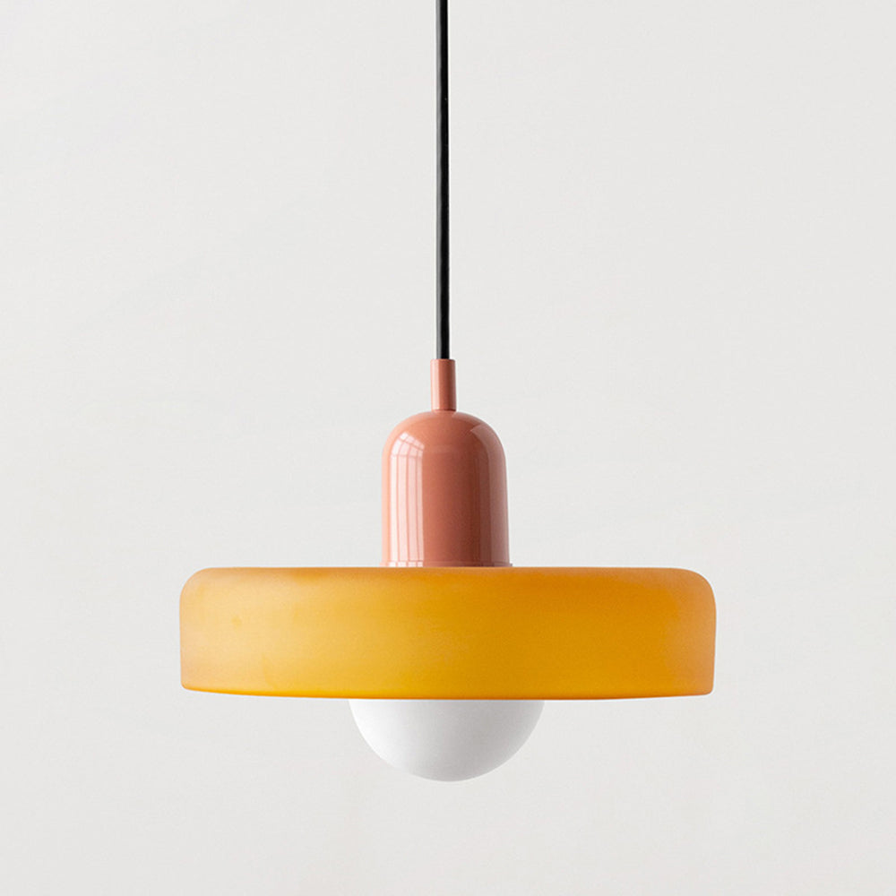 Contemporary double glass pendant, creating a refined living room look.