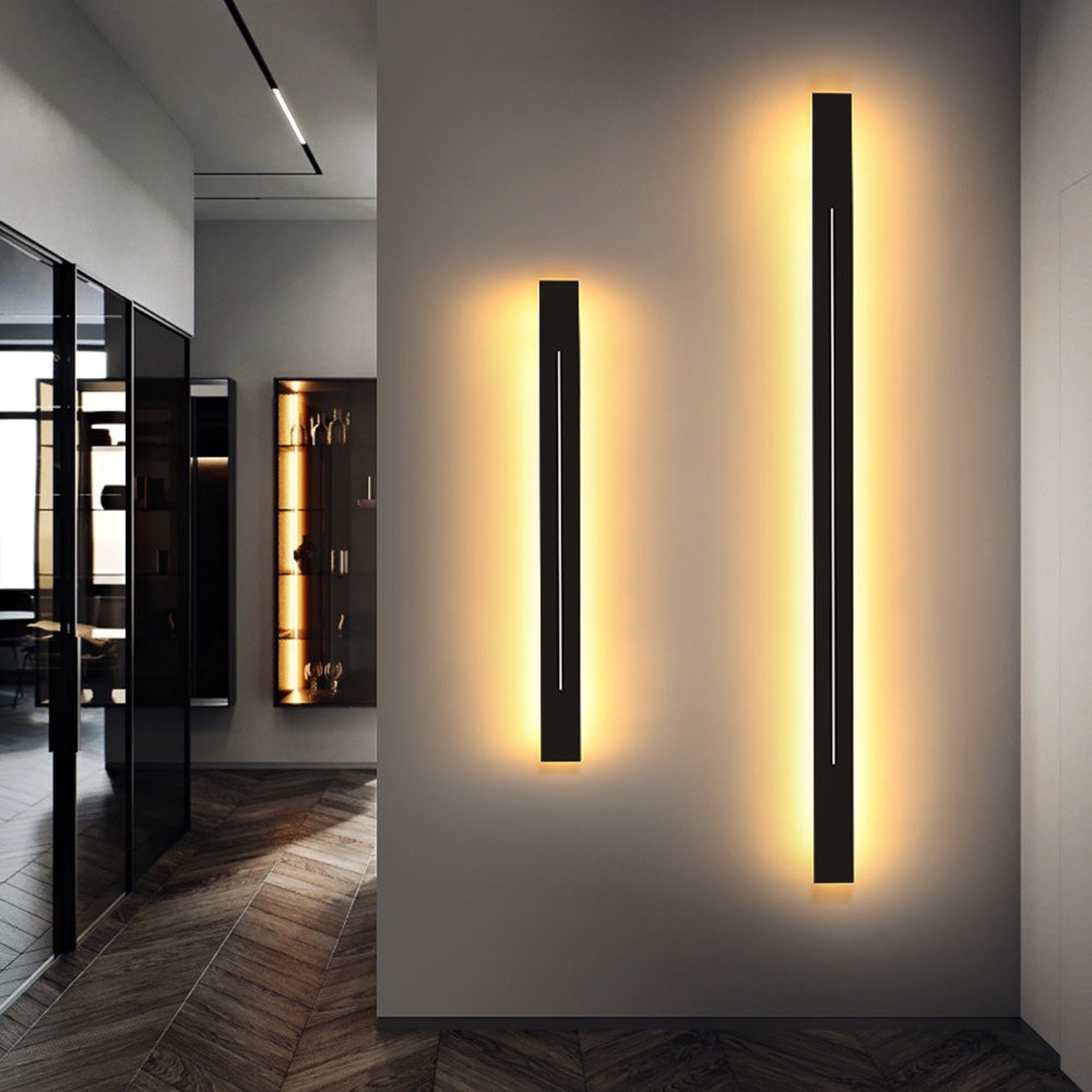 Gold linear LED wall lamp, contemporary design, ideal for dining room.