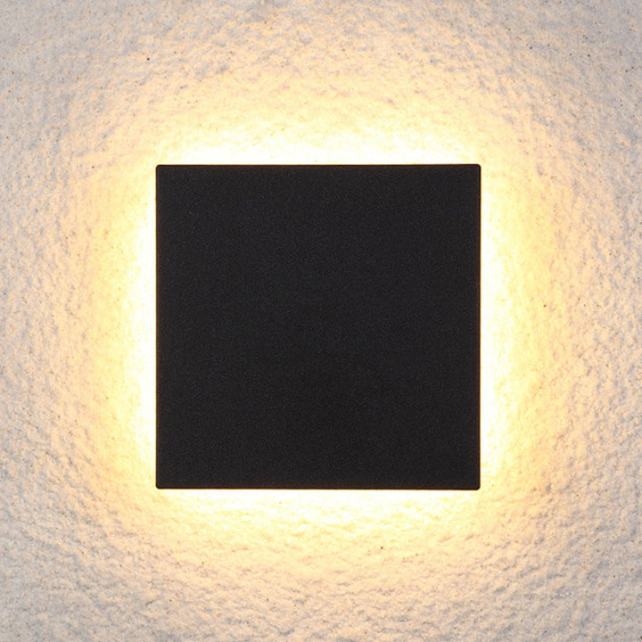 Energy-saving LED outdoor wall lamp, suitable for sustainable garden lighting.