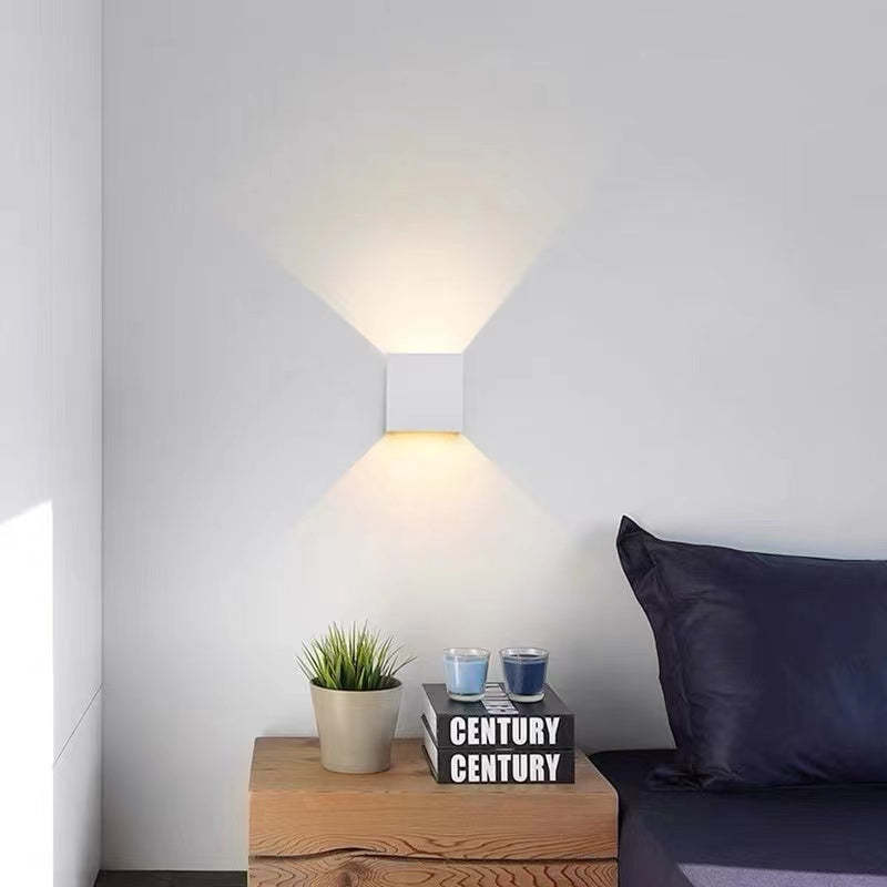 Premium LED wall lamp for outdoor use, durable black aluminum, adds a touch of modern elegance.