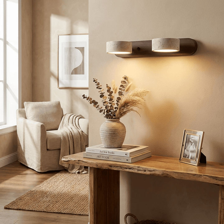 Elegant dimmable LED wall lamp, ideal for creating a relaxing bedroom mood.