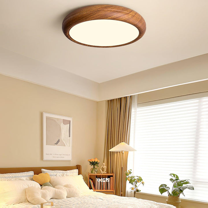 Round LED ceiling light, flush mount, modern, ideal for low ceilings, dimmable.