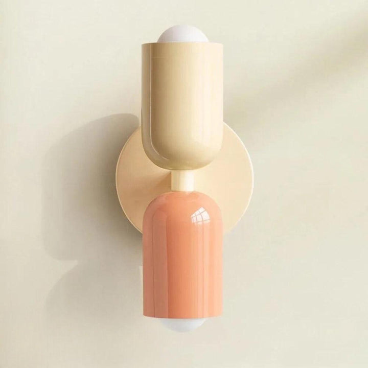 Chic and functional: a modern Scandinavian accent light for walls.