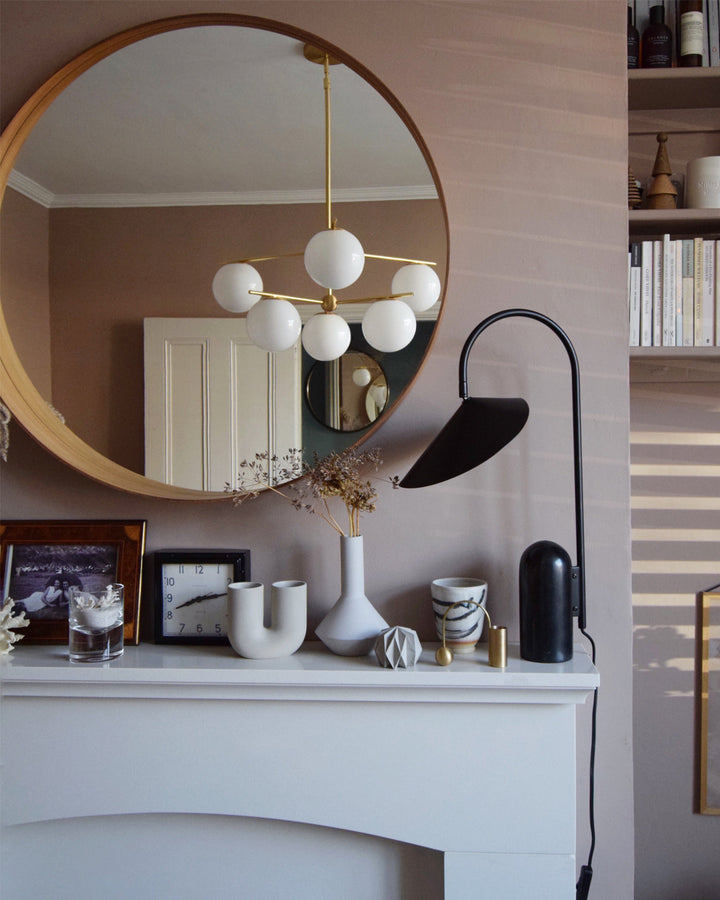 Sculptural table lamp, black, arched, for living rooms, with a stylish marble base.