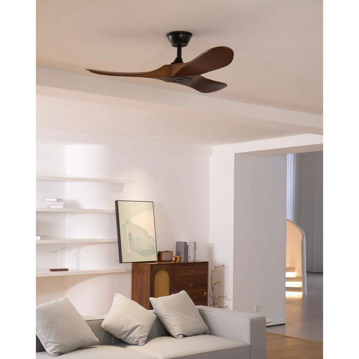 Indoor wooden plafondventilator, modern, remote control, adjustable speed for optimal comfort.