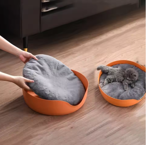 Space-saving cat bed with built-in scratching post, providing feline comfort & enrichment.