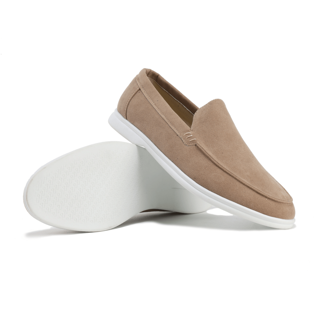 Men's effortless comfort loafers in navy, perfect slip-on shoes for casual occasions.