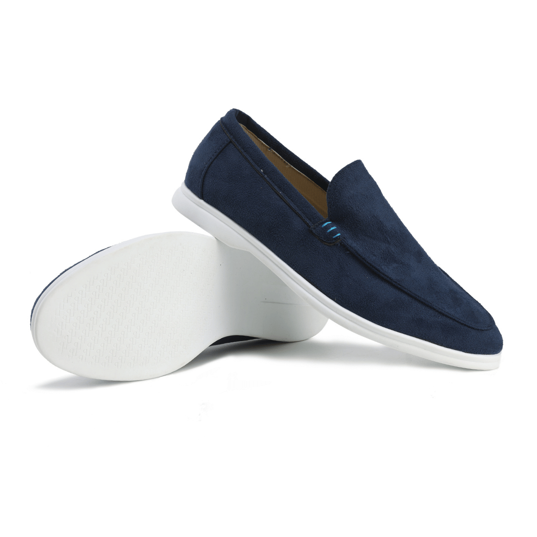 Effortless black men's loafers, all-day comfort slip-on design with subtle stitching.
