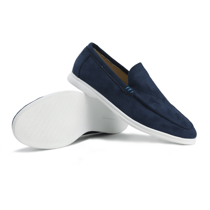 Effortless black men's loafers, all-day comfort slip-on design with subtle stitching.