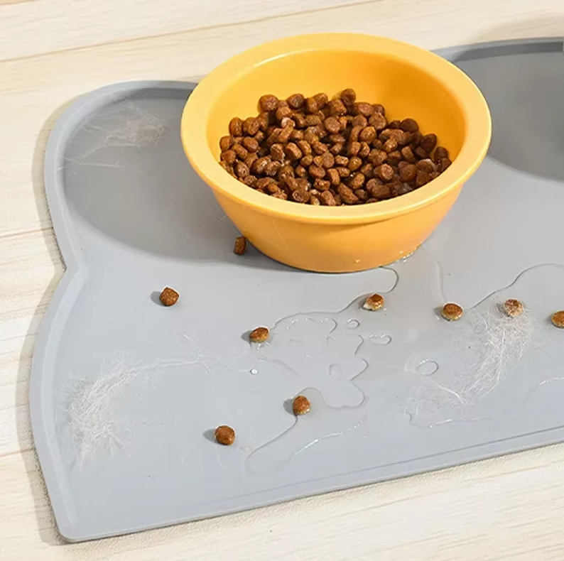 Tidy mealtime solution: non-slip silicone mat for cat food and water bowls. Prevents messes.