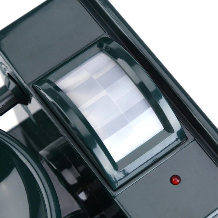 Solar motion sensor animal repeller, effectively keeps birds and pests away.