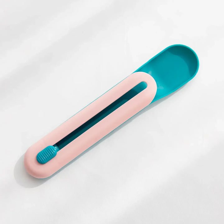 Close-up of pet food dispenser spoon, showing slider mechanism for easy, no-mess wet food dispensing.
