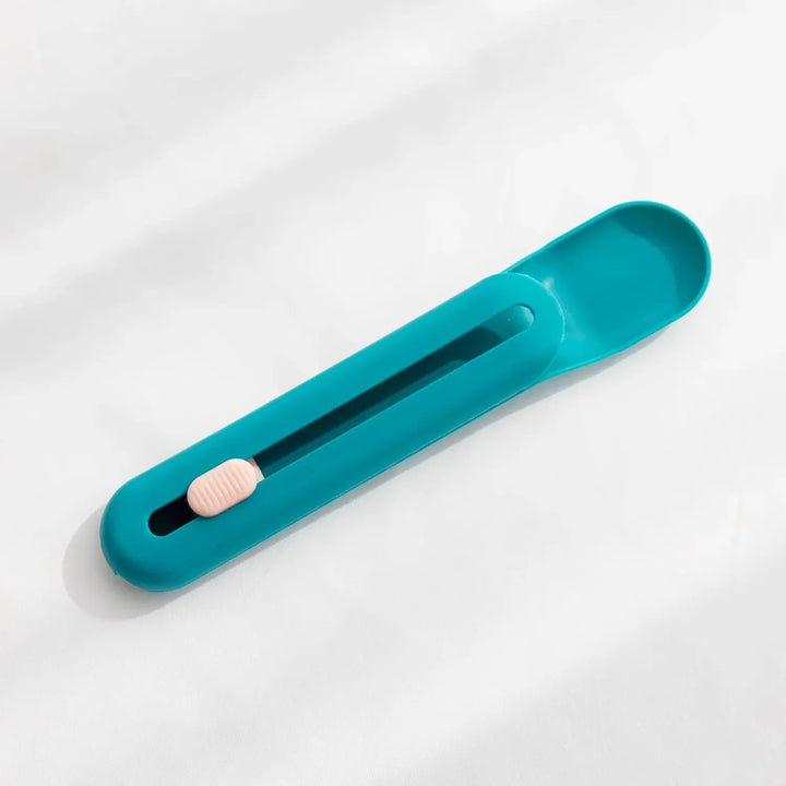 Ergonomic pet food spoon with slider, perfect for hygienic dispensing of wet food, paste, or medication to pets.