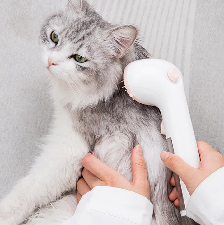 Pet's waterless grooming foam brush for dogs & cats. Easy dry shampoo & pet hygiene tool.