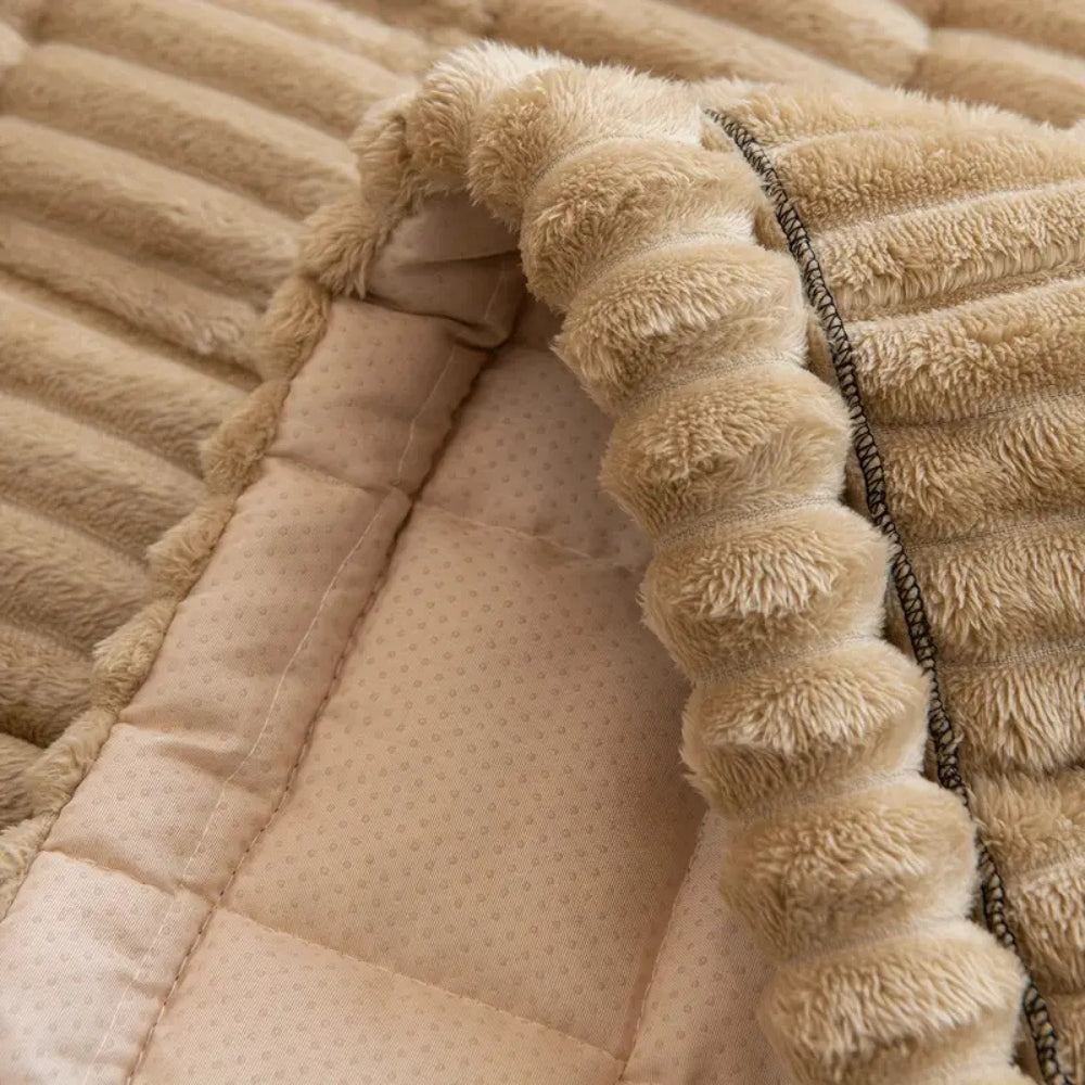 Durable furniture protection: Non-slip plush fleece sofa protector mat, pet-friendly & washable.