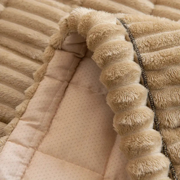 Durable furniture protection: Non-slip plush fleece sofa protector mat, pet-friendly & washable.