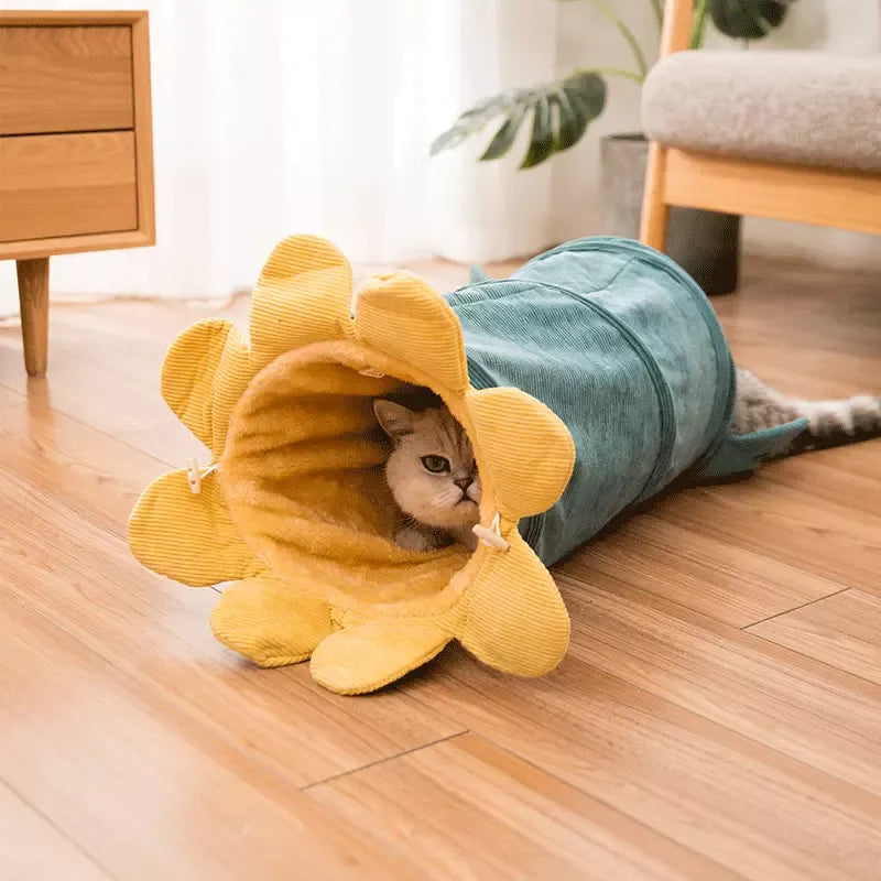 Bright flower-shaped plush cat tunnel toy, ideal for feline play, exercise, and comfortable naps.