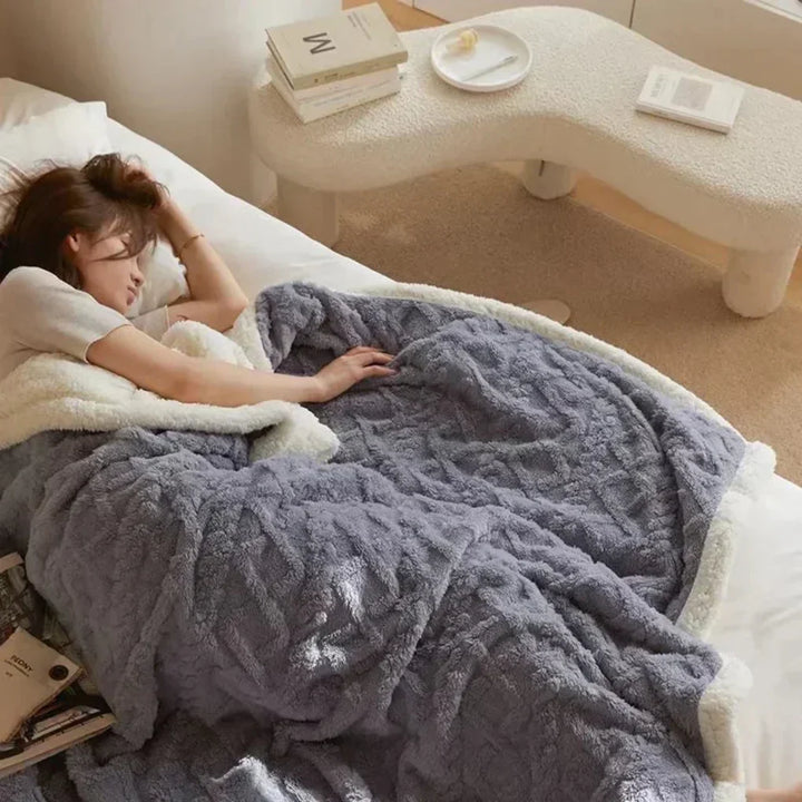 Soft & comfortable plush heavy knit wool throw blanket, designed for ultimate warmth and relaxation.