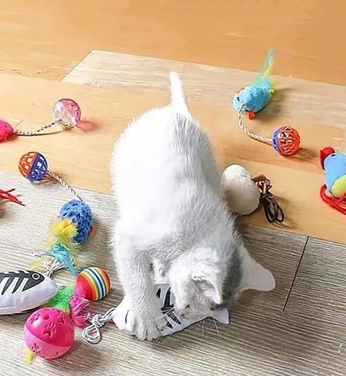 Plush Mice & Feather Ball Interactive Cat Toy Set. Durable pet supplies for feline fun & exercise playtime.