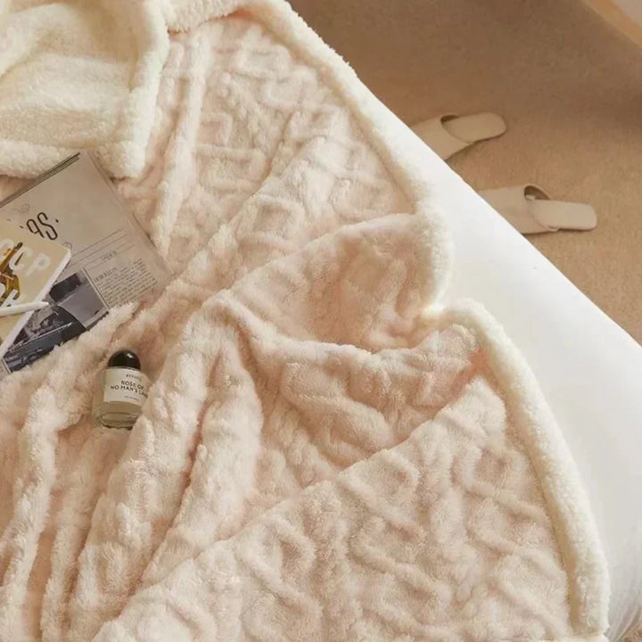 High-quality polyester fiber blanket, designed for thickness and luxurious coziness.
