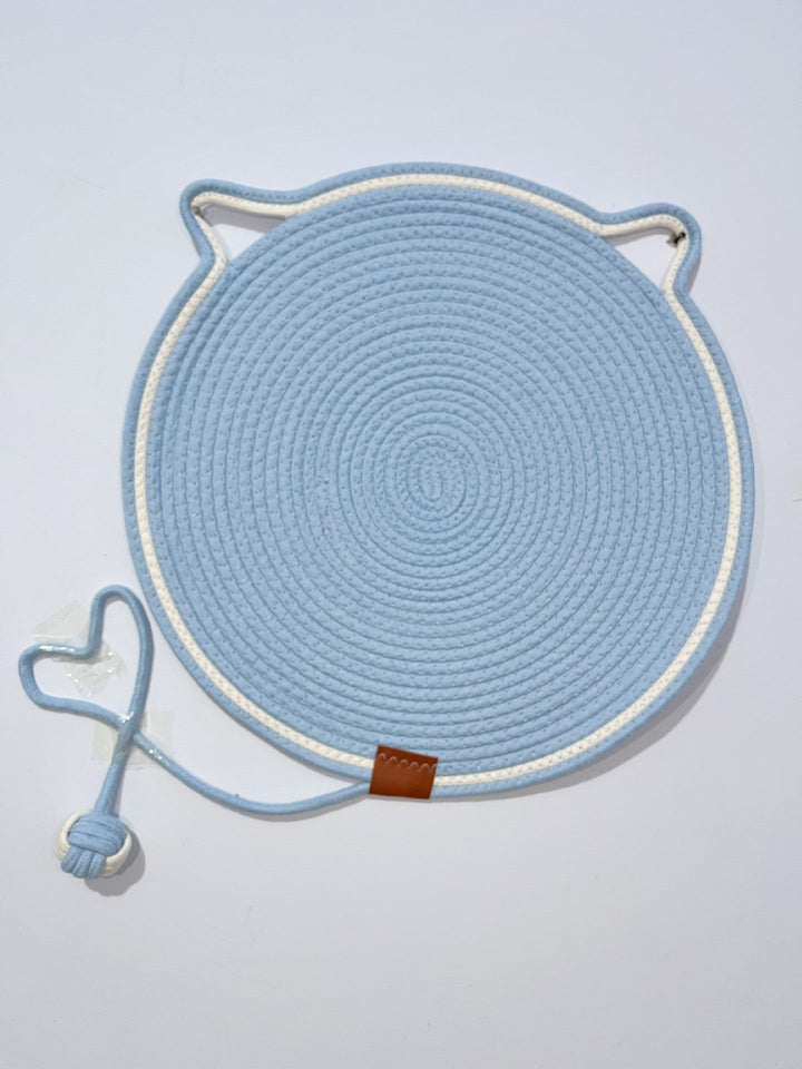 Versatile cat scratching rug, perfect for training and claw maintenance
