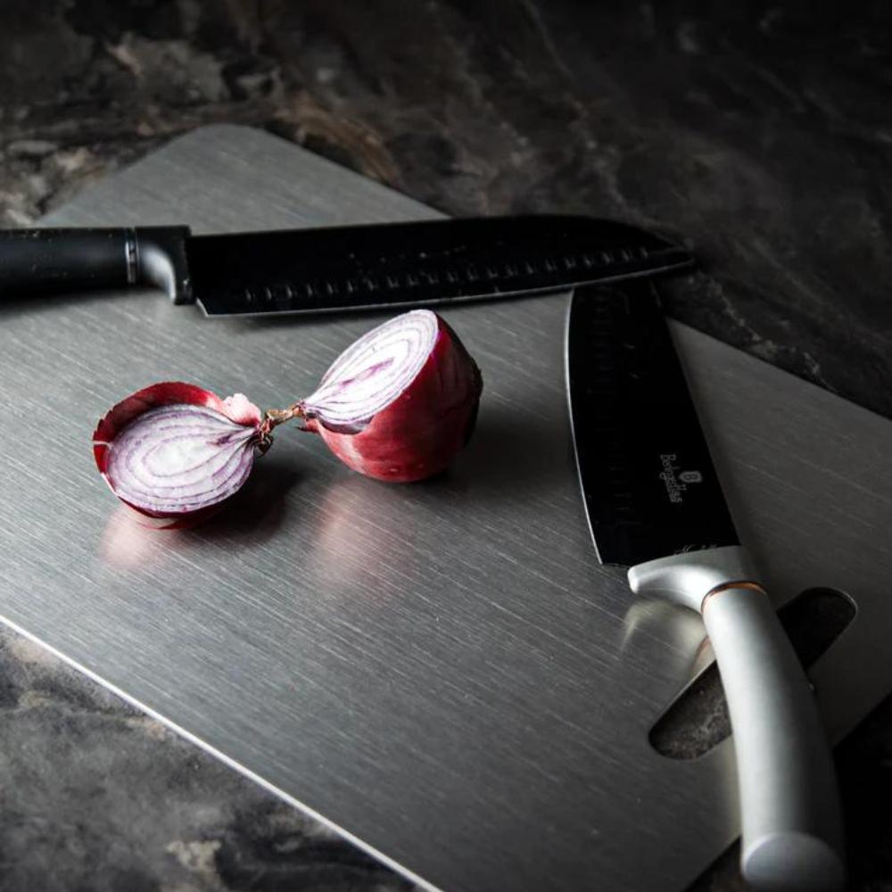 Robust stainless steel cutting board for professional kitchen hygiene. Non-slip design, easy-to-clean surface.