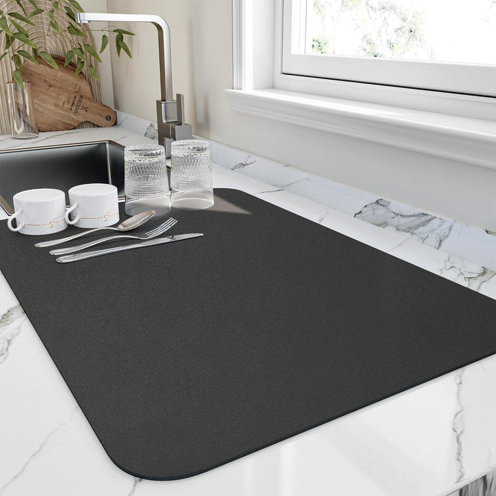 Foldable quick-dry kitchen drying mat, perfect for organizing and drying dishes, cups, and cutlery.