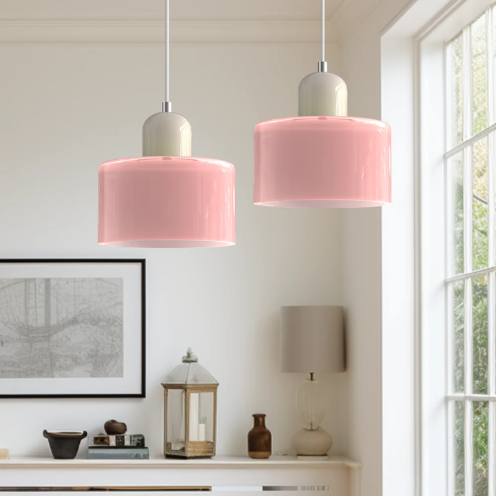Sophisticated retro pendant light, glass shade, adjustable height for tailored ambiance.