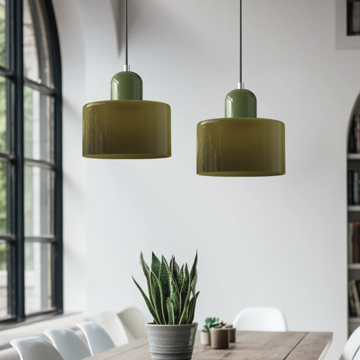 Elegant retro hanging lamp, clear glass, adjustable height for a welcoming atmosphere.